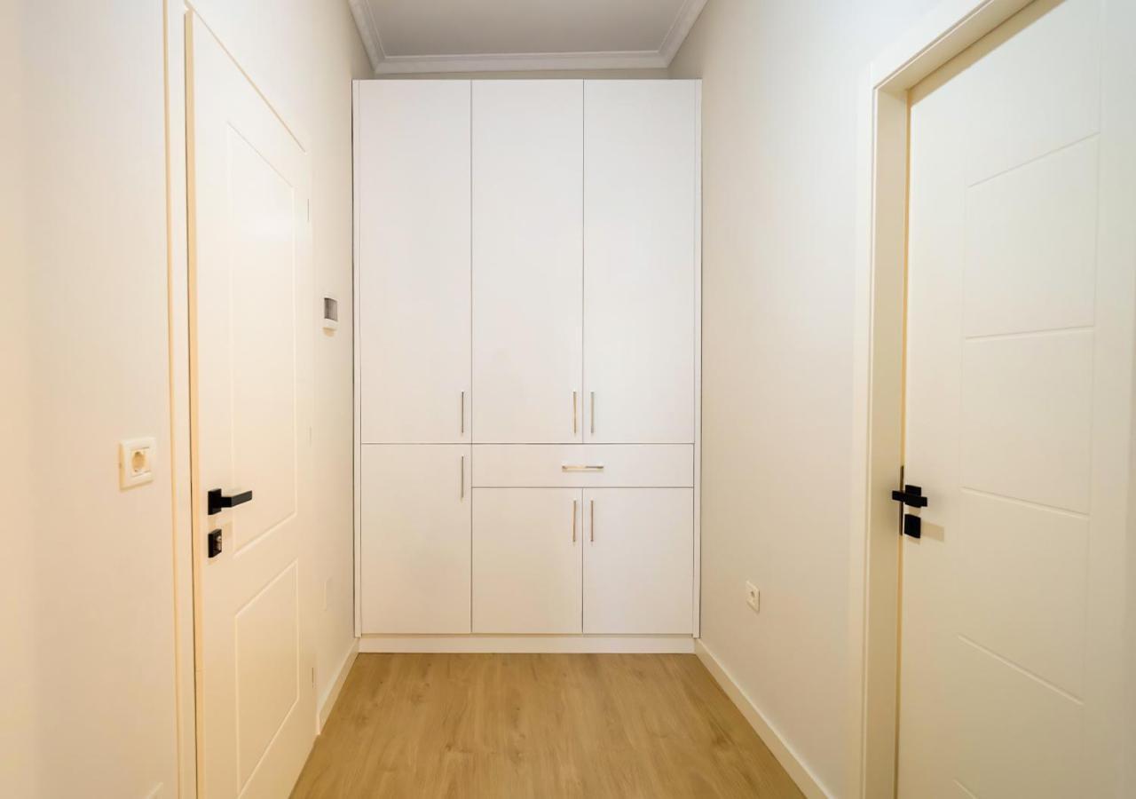 Home Inn Apartment 2 Near City Center Tirana Exteriör bild