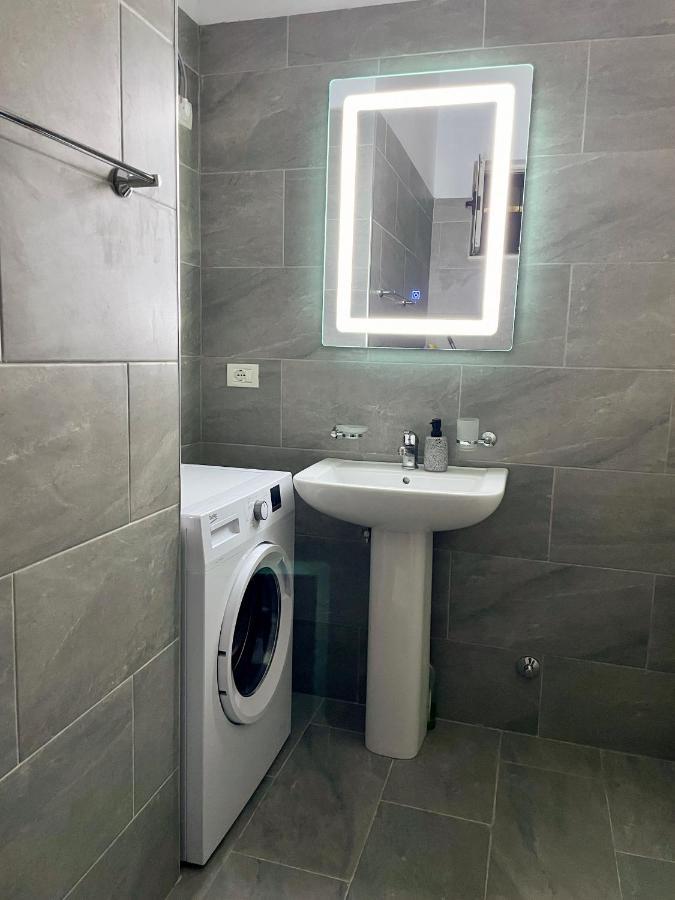 Home Inn Apartment 2 Near City Center Tirana Exteriör bild